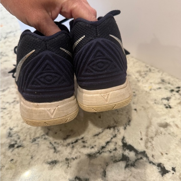 2018 Nike Kyrie 5 Multi-Color - Picture 8 of 9